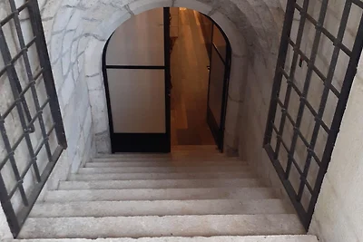 Renovierte Schlosswohnung mit Swimmingpool