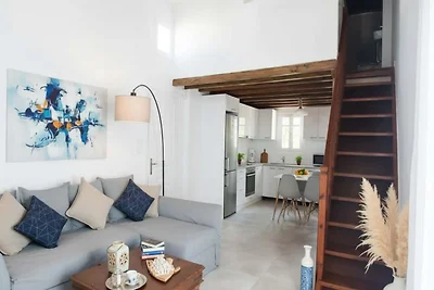 Soggiorno a bordo piscina con vista sulla...