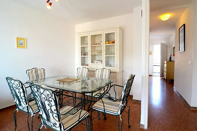 Apartment in Estartit with sea beach