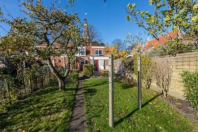 Geräumiges Ferienhaus in Groede mit Garten