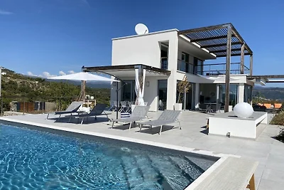Villa in Civezza mit Balkon und Wifi