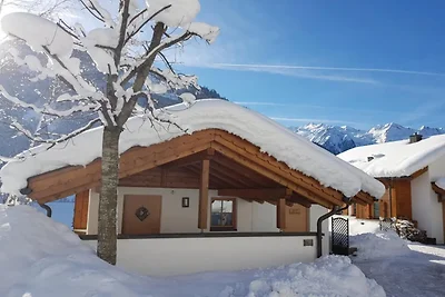 Freistehende Hütte im Wald im Pinzgau