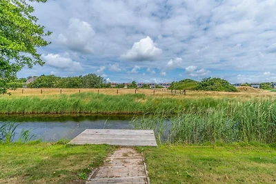 Charmante Villa mit Sauna am Wasser