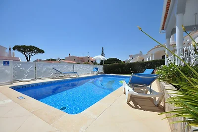 Geräumige Villa im Ferienort Vilamoura mit pr...