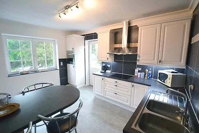 Schicke Ferienwohnung in Polleur mit Sauna