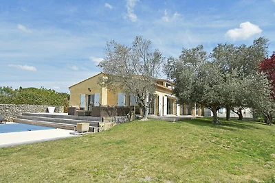 Élégante villa avec piscine privée dans le su...