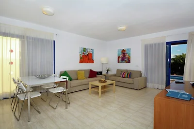 Spaziosa villa a Playa Blanca con piscina