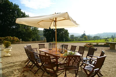 Castello storico con giardino ad Asnières