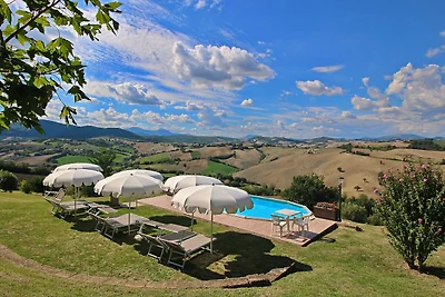Appartamento con piscina, giardino, BBQ e...