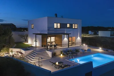 Villa in Pomer mit Schwimmbecken