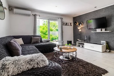 Holiday Home Sunny Side Six Bedroom Holiday...
