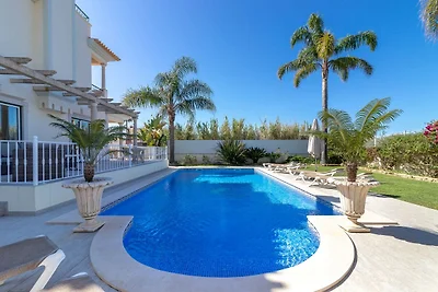 Luxusvilla mit privatem beheiztem Pool