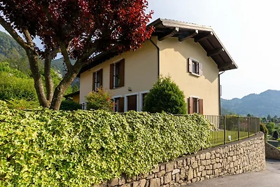 Zeer ruime vakantiewoning in Crone, op slecht...