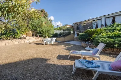 Vakantiehuis in Isola Rossa met tuin