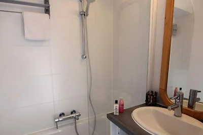 CHARMANTES UND GUT AUSGESTATTETES APARTMENT F...