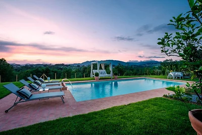 Villa a Lucca con piscina e vista