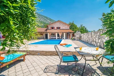 Villa in Drivenik mit Schwimmbecken