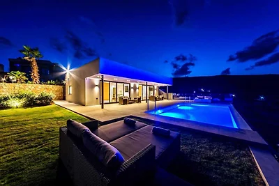 Incantevole villa con piscina a Gournes