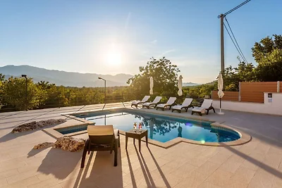 Luxuriöse Villa in Nova Sela mit beheiztem...