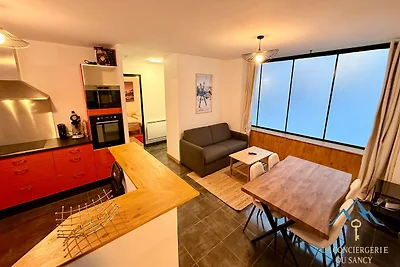 Coin moderne près de l'artère principale