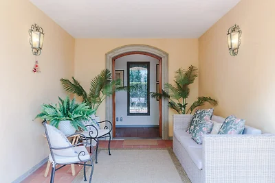 Villa a Lucca con Piscina e Vista Campagna