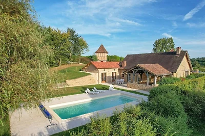 Accogliente chalet con piscina