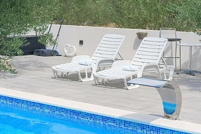 Ferienhaus in Vodice mit Schwimmbecken