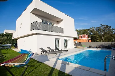 Villa in Novigrad met zwembad