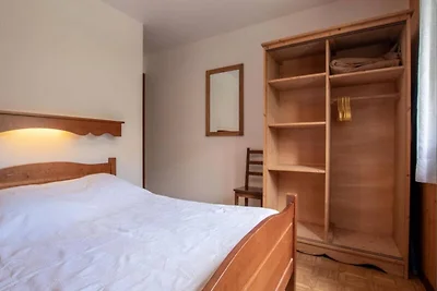 4 camere per 9 persone