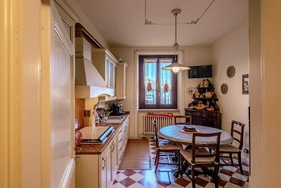 Lussuosa villa con grande piscina a Tolentino