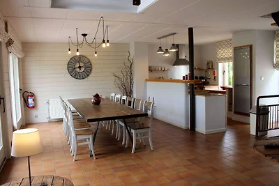 Geräumiges Ferienhaus in Rendeux mit Sauna