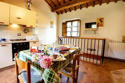 Bellissima villa in pietra sulle colline