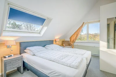 Charmante Villa mit großem Garten am Wasser