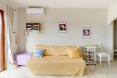 Zwembad condivisa en ampio spazio esterno...