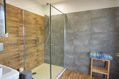 Haus mit Privatstrand am See, Whirlpool und...