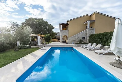 Villa in Vrsar with swimming pool