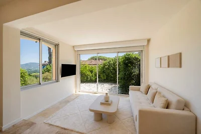 Modern huis met airconditioning, zwembad, 1 s...