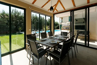 Luxury Villa with Heated Pool, Terrace, and O...