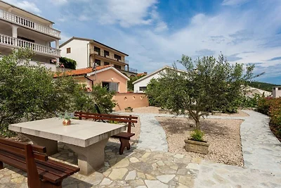 Ferienhaus in Vrbnik mit Schwimmbecken