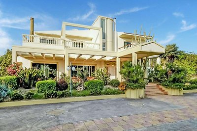 Louis Luxury Villa