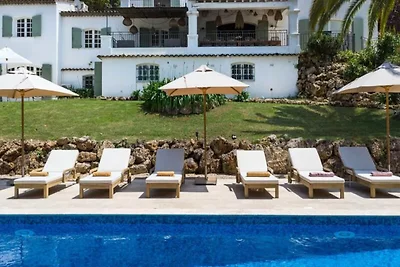 Villa in Valbonne met zwembad en sportvelden