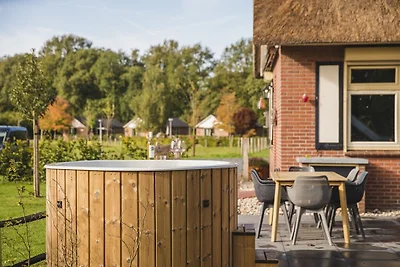 Bauernhaus mit dekorativem Kamin in Zuna