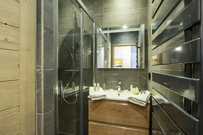 PHOB44 Appartamento atipico con travi a vista...