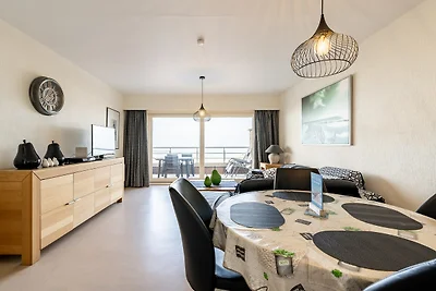Apartamento con vistas al mar y terraza...