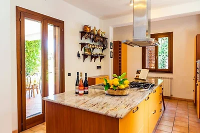 Fesselnde Villa in Ricadi mit Pool