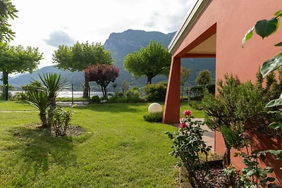 Idyllisch vakantiehuis bij het Idromeer