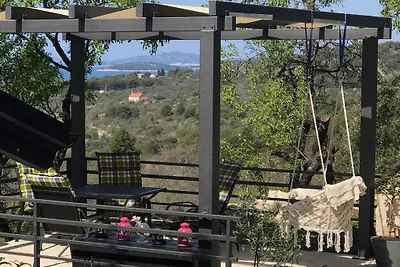 Ferienhaus in Zlarin mit Schwimmbecken
