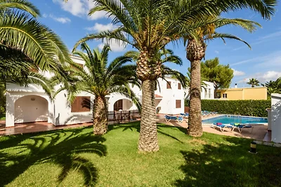 Wohnung in Cala Blanca mit Blick auf den Pool