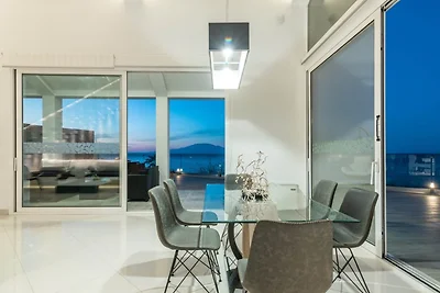 Villa con Jacuzzi, piscina e vista a Tragaki