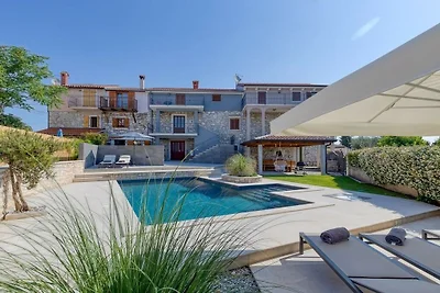 Villa in Dračevac mit Schwimmbecken